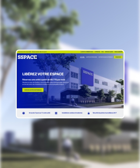 Montage présentant la version desktop du site Web de SSPACE devant une photo de leur bâtiment